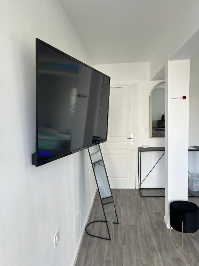 NG SuiteHome Queven Balnéo I Rétroprojecteur Extérieur photo