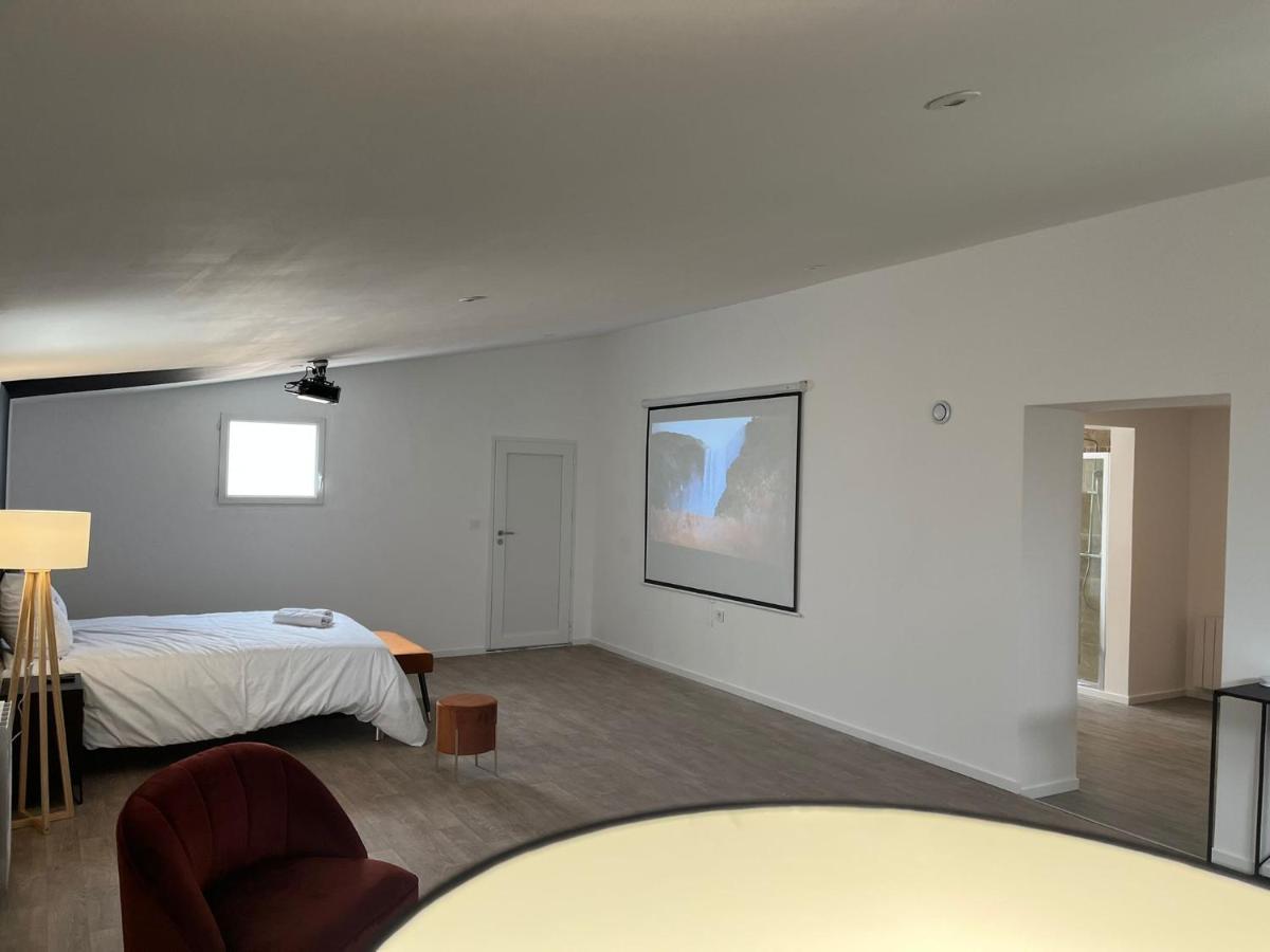 NG SuiteHome Queven Balnéo I Rétroprojecteur Extérieur photo